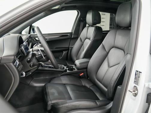 2025 Porsche Macan S