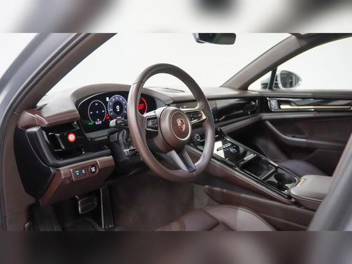 2024 Porsche Panamera 4