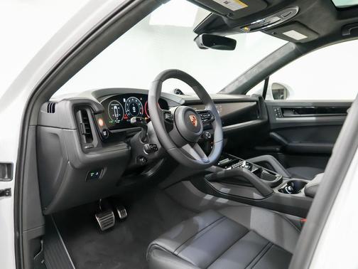 Carrara White Metallic 2026 Porsche Cayenne GTS