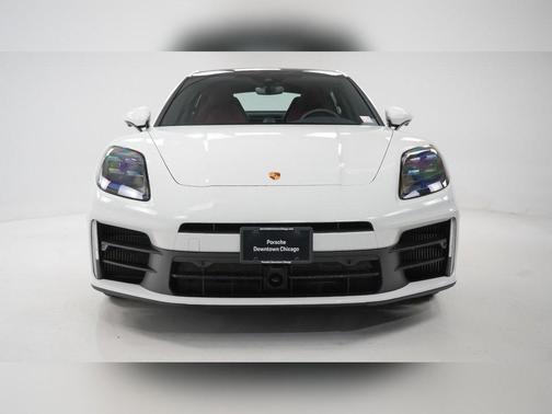 2025 Porsche Panamera 4