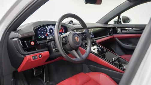 2025 Porsche Panamera 4