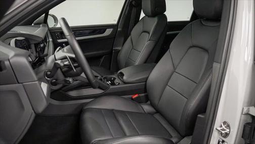 2024 Porsche Cayenne Base (Tiptronic)