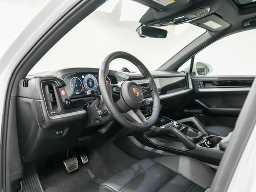 2025 Porsche Cayenne S