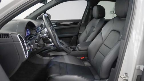 2023 Porsche Cayenne Platinum Edition
