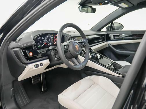 Jet Black Metallic 2026 Porsche Panamera 4