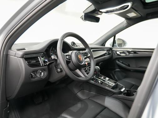 Dolomite Silver Metallic 2026 Porsche Macan Macan
