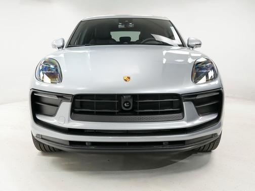Dolomite Silver Metallic 2026 Porsche Macan Macan