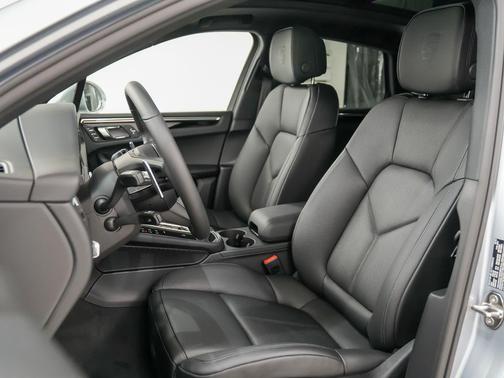 Dolomite Silver Metallic 2026 Porsche Macan Macan