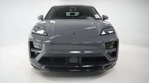 2025 Porsche Macan Turbo