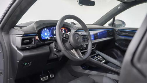 2025 Porsche Macan Turbo