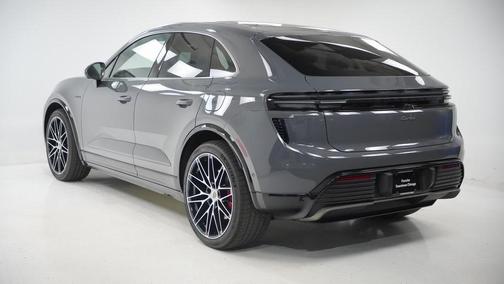 2025 Porsche Macan Turbo