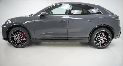 2025 Porsche Macan Turbo