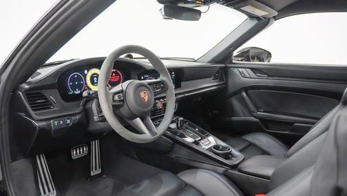 2025 Porsche 911 Carrera 4 GTS