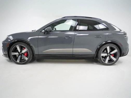 2025 Porsche Macan Turbo