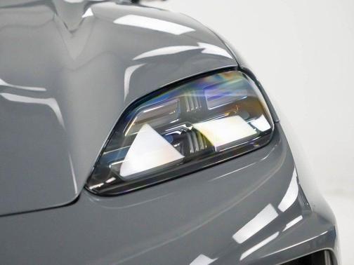 2025 Porsche Macan Turbo