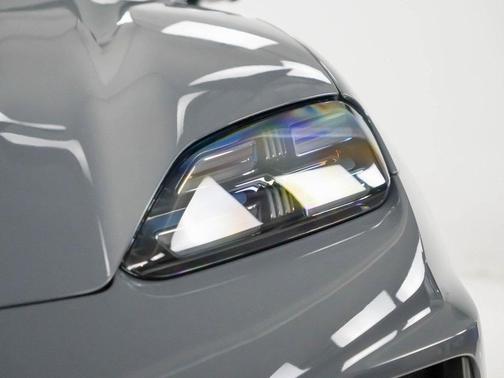 2025 Porsche Macan Turbo