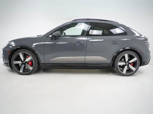 2025 Porsche Macan Turbo