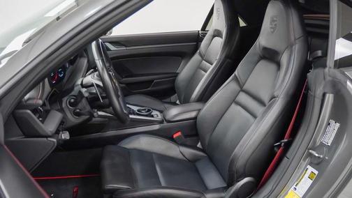 2020 Porsche 911 Carrera