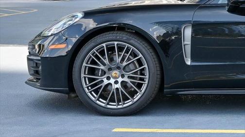 2023 Porsche Panamera 4 Platinum Edition