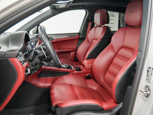 Chalk 2023 Porsche Macan Macan GTS