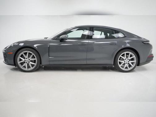 2026 Porsche Panamera 4