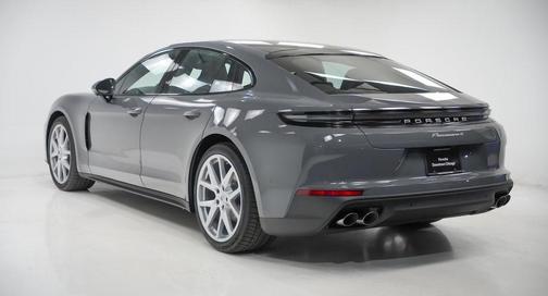 2026 Porsche Panamera 4