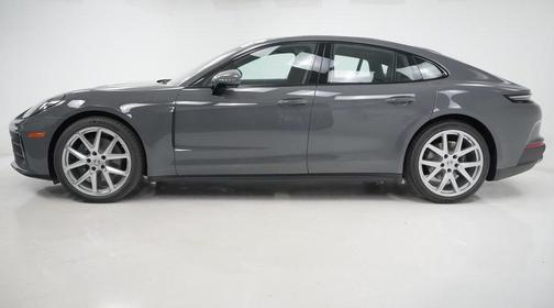 2026 Porsche Panamera 4
