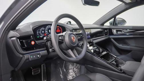 2026 Porsche Panamera 4