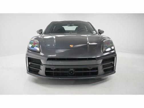 2026 Porsche Panamera 4