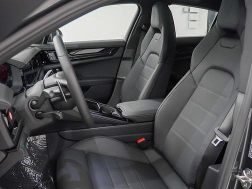 2026 Porsche Panamera 4