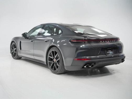 2026 Porsche Panamera 4