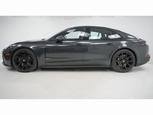 2026 Porsche Panamera 4