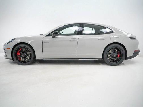 2026 Porsche Panamera Turbo