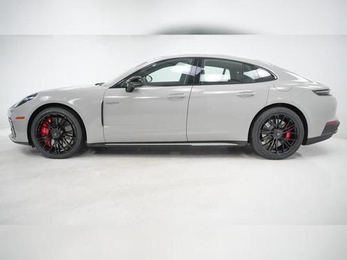 2026 Porsche Panamera Turbo