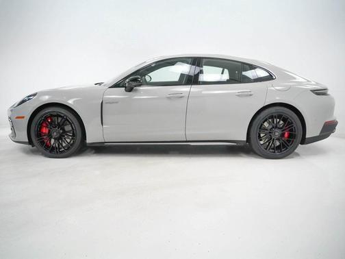 2026 Porsche Panamera Turbo