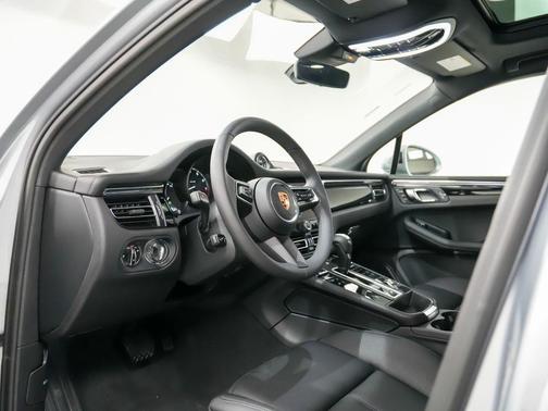 Dolomite Silver Metallic 2026 Porsche Macan Macan