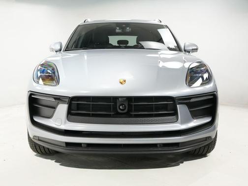 Dolomite Silver Metallic 2026 Porsche Macan Macan