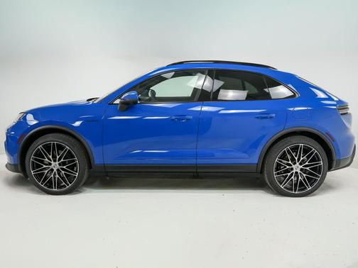 2026 Porsche Macan 4