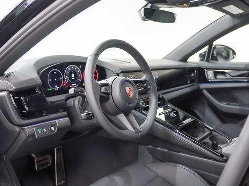 2026 Porsche Panamera 4