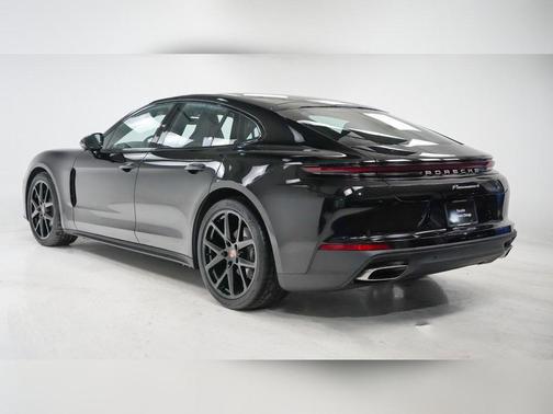 2026 Porsche Panamera 4