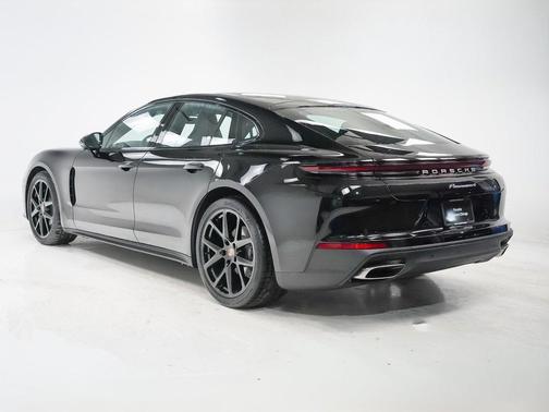 2026 Porsche Panamera 4