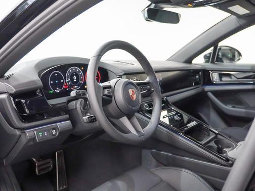 2026 Porsche Panamera 4