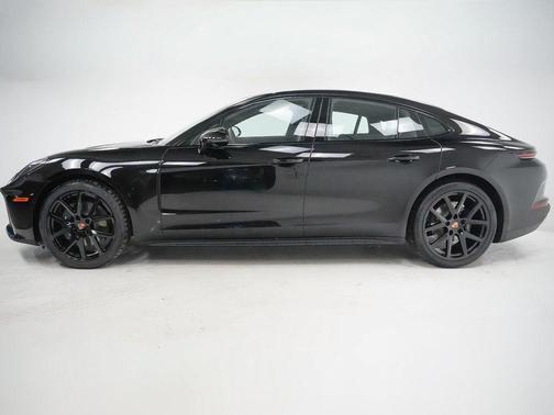 2026 Porsche Panamera 4
