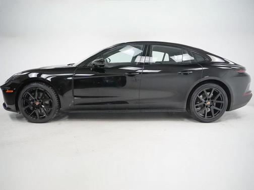 2026 Porsche Panamera 4
