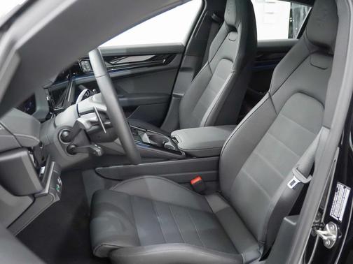 2026 Porsche Panamera 4