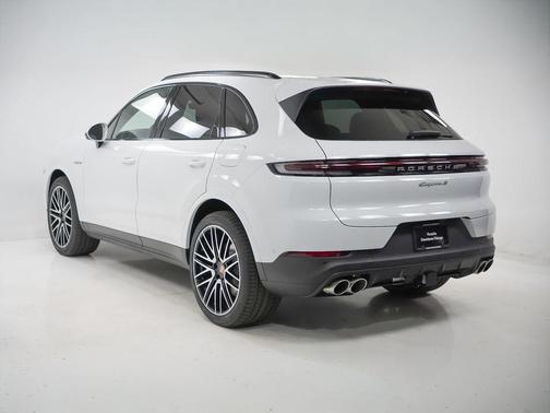Carrara White Metallic 2026 Porsche Cayenne Cayenne S E-Hybrid
