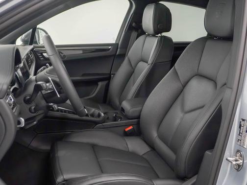 2025 Porsche Macan T