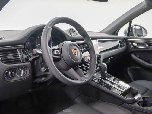 2025 Porsche Macan T