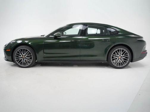Oak Green Metallic Neo 2025 Porsche Panamera 4