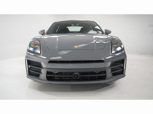 2026 Porsche Panamera 4